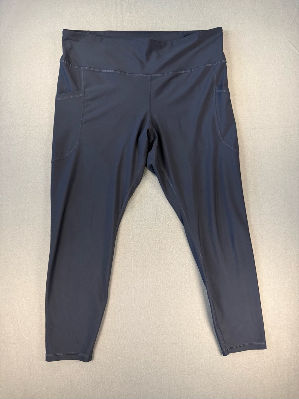 Old Navy Active Powersoft High Rise Black Capri Leggings Side Pockets Wicking